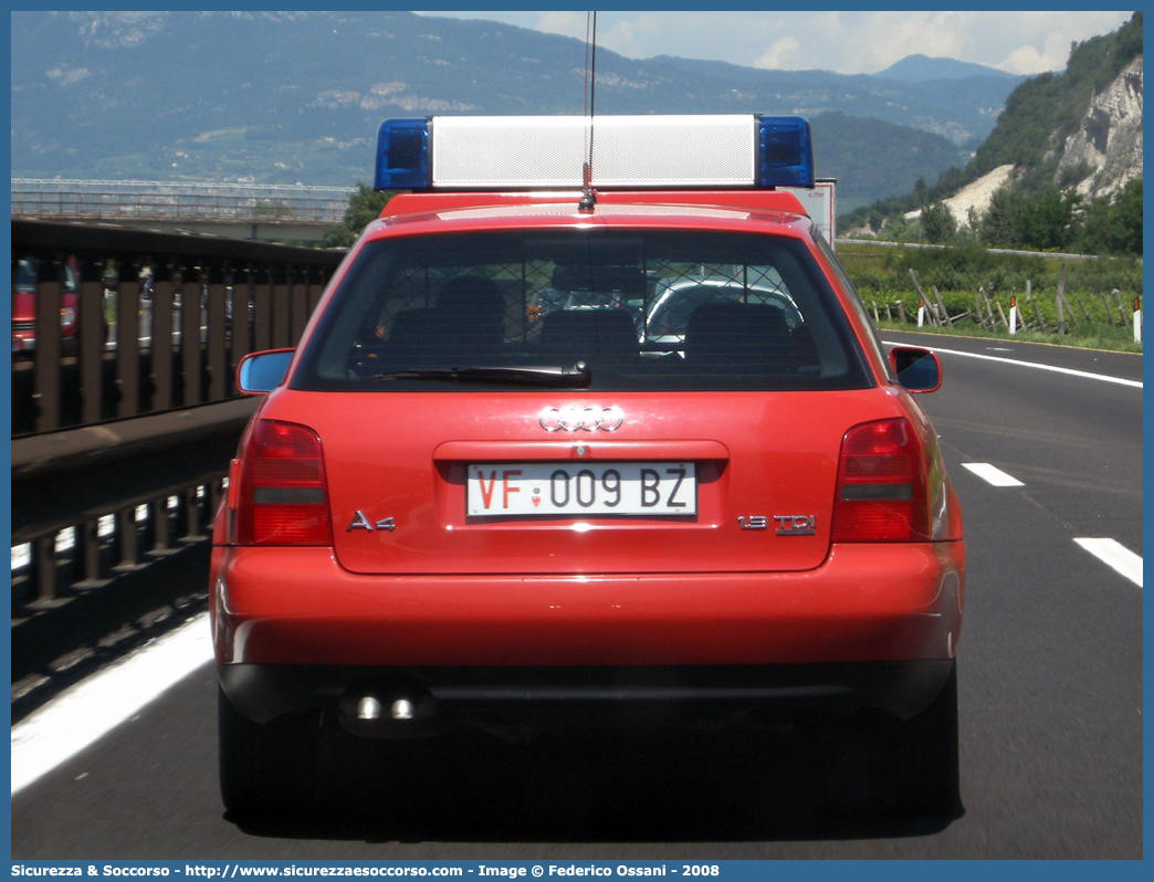 VF 009 BZ
Corpo Permanente dei Vigili del Fuoco Bolzano
Berufsfeuerwehr Bozen
Audi A4 Avant II serie
Parole chiave: VF;VFV;V.F.;V.F.V.;Vigili;Fuoco;Corpo;Permanente;Berufsfeuerwehr;Bolzano;Bozen;Audi;A4;Avant