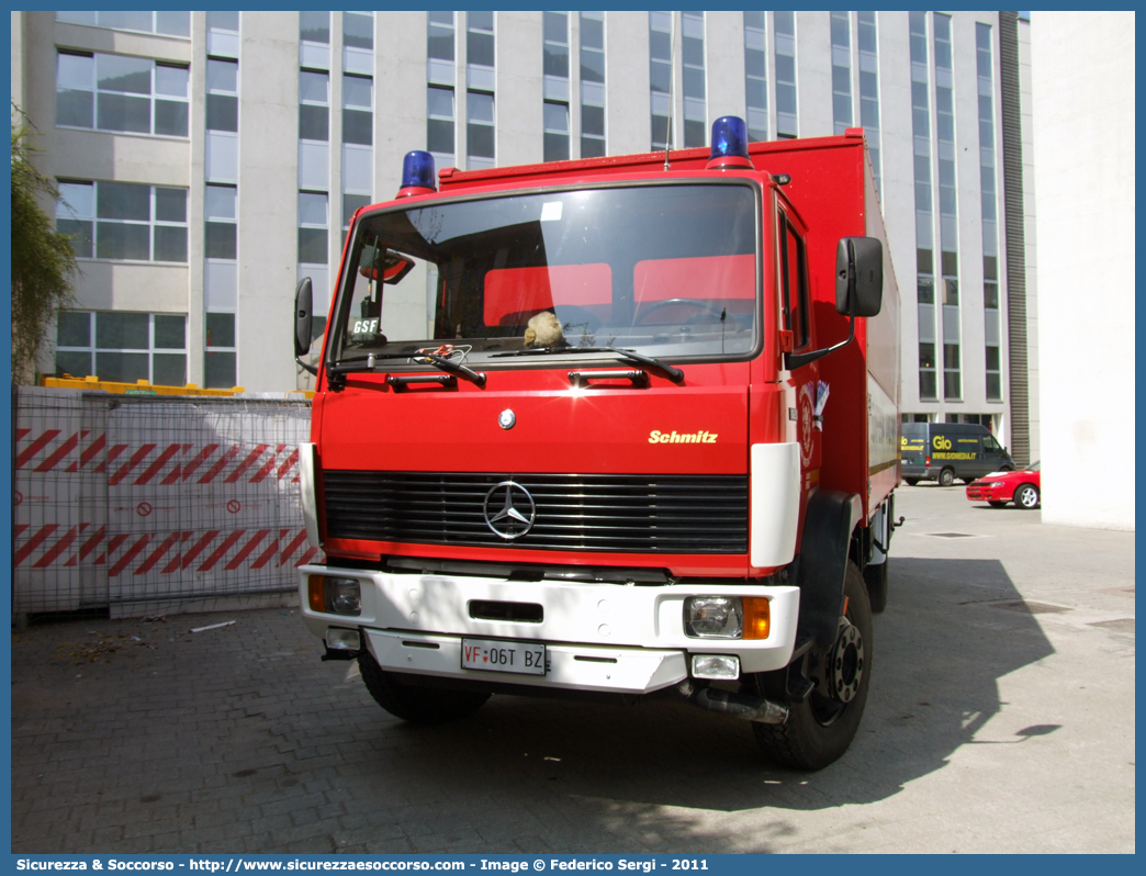 VF 06T BZ
Vigili del Fuoco Volontari Merano
Freiwillige Feuerwehr Meran
Mercedes Benz 1120
Umweltschutz-Difesa Ambiente
Allestitore Schmitz Cargobull AG
Parole chiave: VF;VFV;V.F.;V.F.V.;Vigili;Fuoco;Volontari;Freiwillige;Feuerwehr;Merano;Meran;Mercedes;Benz;1120;Umweltschutz;Difesa;Ambiente;Schmitz;Cargobull