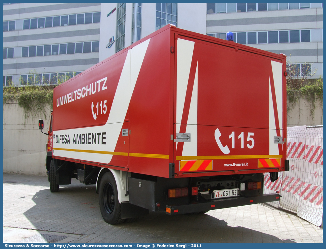 VF 06T BZ
Vigili del Fuoco Volontari Merano
Freiwillige Feuerwehr Meran
Mercedes Benz 1120
Umweltschutz-Difesa Ambiente
Allestitore Schmitz Cargobull AG
Parole chiave: VF;VFV;V.F.;V.F.V.;Vigili;Fuoco;Volontari;Freiwillige;Feuerwehr;Merano;Meran;Mercedes;Benz;1120;Umweltschutz;Difesa;Ambiente;Schmitz;Cargobull