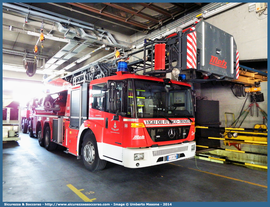 VF 0K3TN
Corpo Permanente dei Vigili del Fuoco Trento
Mercedes-Benz Econic 2633 II serie
Allestitore Metz Werke GmbH
Parole chiave: VF;V.F.;Vigili del Fuoco;Vigili;Fuoco;Corpo;Permanente;Trento;Mercedes;Benz;Econic;2633