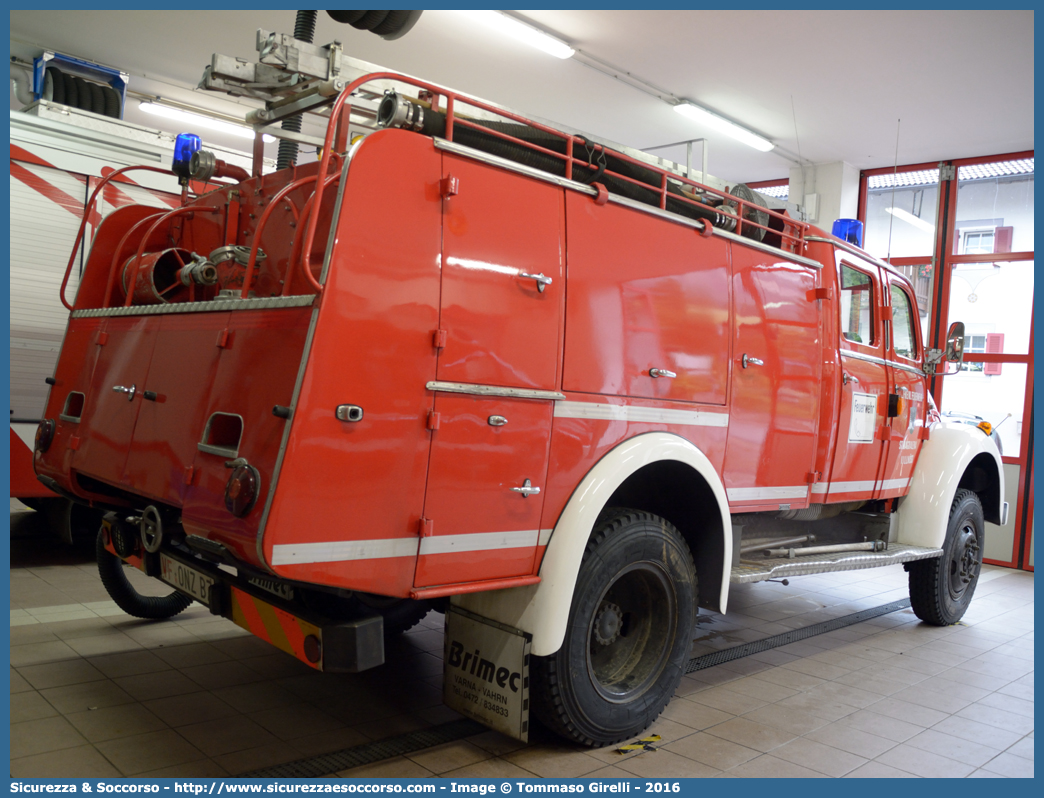 VF 0NZ BZ
Vigili del Fuoco Volontari Santa Maddalena Val di Funes
Freiwillige Feuerwehr St. Magdalena Villnöss
Magirus Deutz Rundhauber
Parole chiave: VF;FW;Vigili;del;Fuoco;Volontari;Santa;Maddalena;Val;di;Funes;Freiwillige;Feuerwehr;St.;Magdalena;Villnöss;Magirus;Deutz;Rundhauber