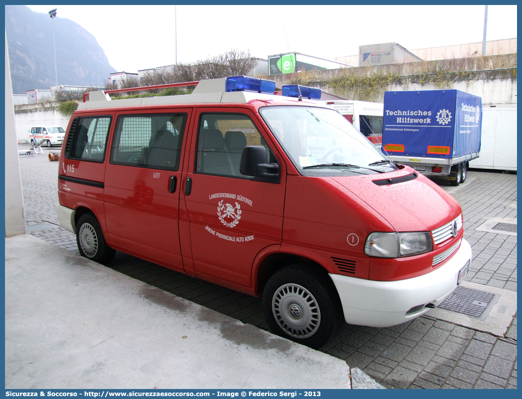 VF 0XX BZ
Unione Provinciale Alto Adige
Volkswagen Transporter T4 restyling
Parole chiave: VFV;V.F.V.;VF;V.F.;Unione;Provinciale;Corpi;Vigili;Fuoco;Volontari;Alto;Adige;Volkswagen;Transporter;T4