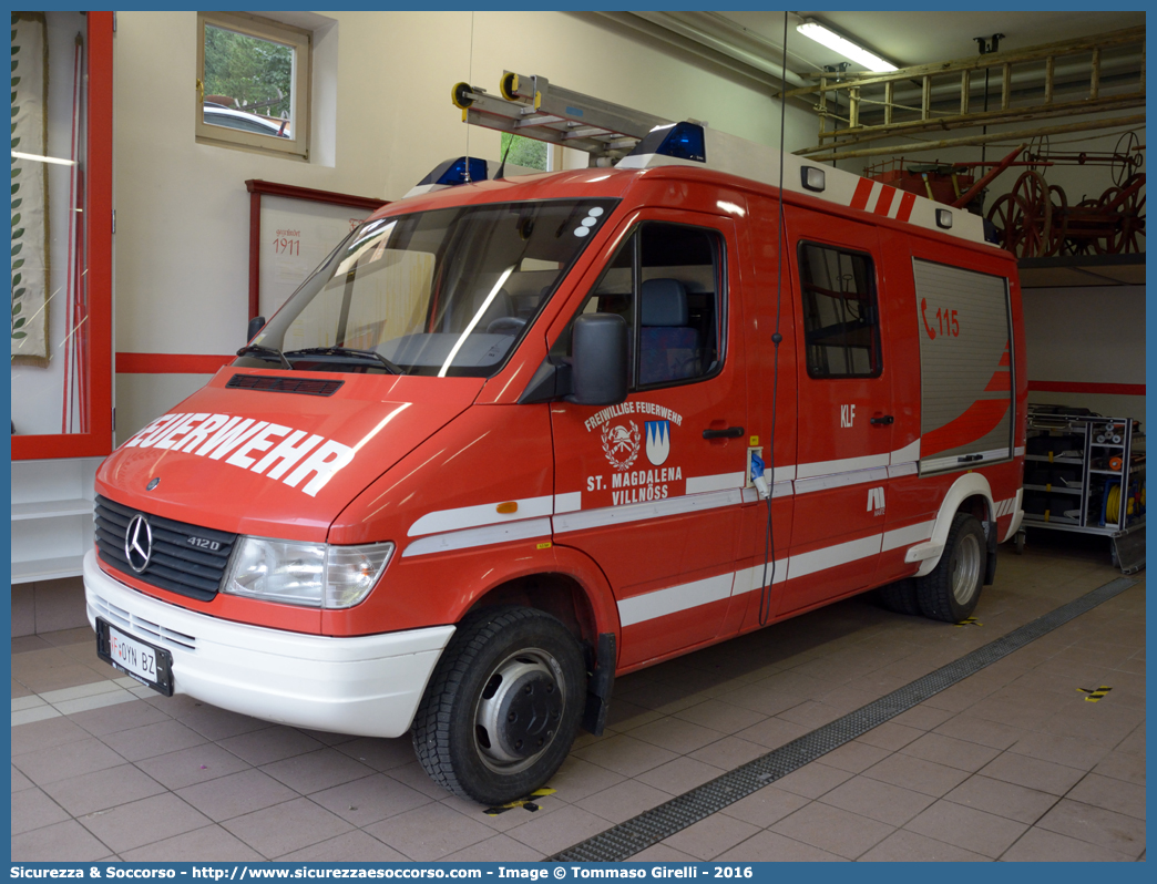 VF 0YN BZ
Vigili del Fuoco Volontari Santa Maddalena Val di Funes
Freiwillige Feuerwehr St. Magdalena Villnöss
Mercedes Benz Sprinter I serie
Allestitore MARTE Feuerwehrfahrzeuge Feuerwehrtechnologie GmbH
Parole chiave: VF;FW;Vigili;del;Fuoco;Volontari;Santa;Maddalena;Val;di;Funes;Freiwillige;Feuerwehr;St.;Magdalena;Villnöss;Mercedes;Benz;Sprinter;MARTE