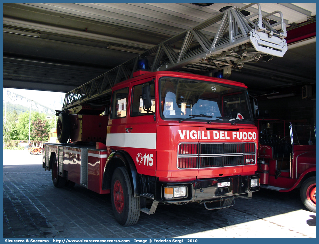 VF 10050
Corpo Nazionale Vigili del Fuoco
Fiat 684N
Allestitore Magirus Macchi
Parole chiave: VVF;V.V.F.;Corpo;Nazionale;Vigili;del;Fuoco;AutoScala;AS;Fiat;684N;Magirus;Macchi