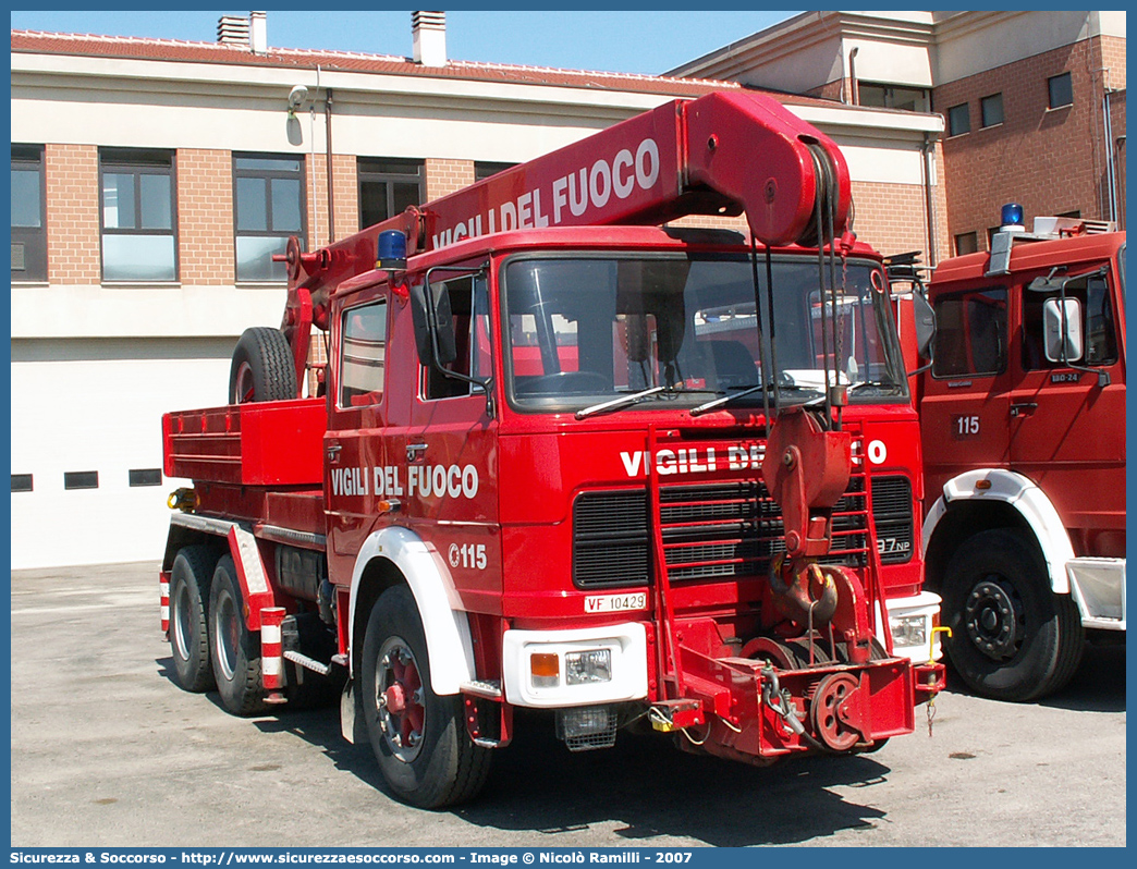 VF 10429
Corpo Nazionale Vigili del Fuoco
Fiat 697NP Cristanini
Parole chiave: VVF;V.V.F.;Corpo;Nazionale;Vigili;del;Fuoco;Fiat;697NP;697 NP;697;NP;Cristanini