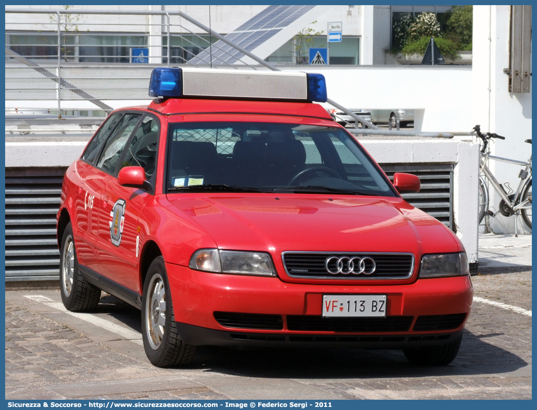 VF 113 BZ
Corpo Permanente dei Vigili del Fuoco Bolzano
Berufsfeuerwehr Bozen
Audi A4 Avant II serie
Parole chiave: VF;VFV;V.F.;V.F.V.;Vigili;Fuoco;Corpo;Permanente;Berufsfeuerwehr;Bolzano;Bozen;Audi;A4;Avant