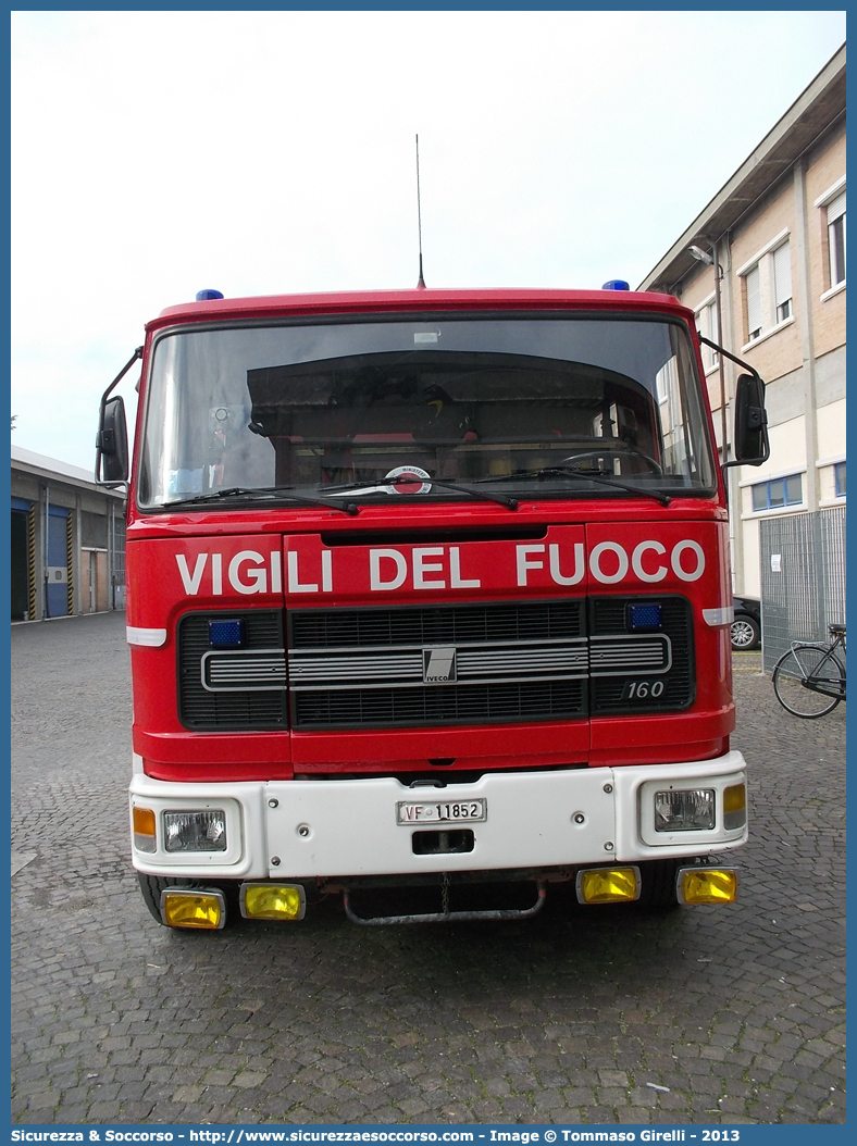 VF 11852
Corpo Nazionale Vigili del Fuoco
Iveco/OM 160
Allestitore Baribbi S.p.A.
Parole chiave: VVF;V.V.F.;Corpo;Nazionale;Vigili;del;Fuoco;AutoPompaSerbatoio;APS;A.P.S.;Iveco;OM;160;Baribbi