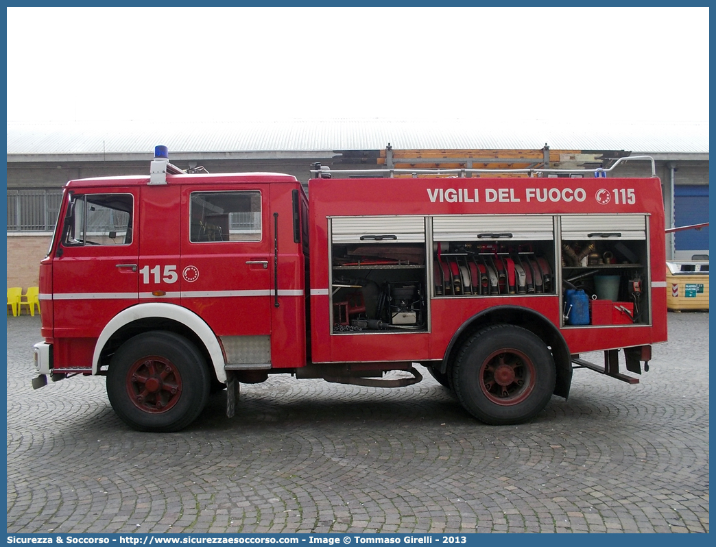 VF 11852
Corpo Nazionale Vigili del Fuoco
Iveco/OM 160
Allestitore Baribbi S.p.A.
Parole chiave: VVF;V.V.F.;Corpo;Nazionale;Vigili;del;Fuoco;AutoPompaSerbatoio;APS;A.P.S.;Iveco;OM;160;Baribbi