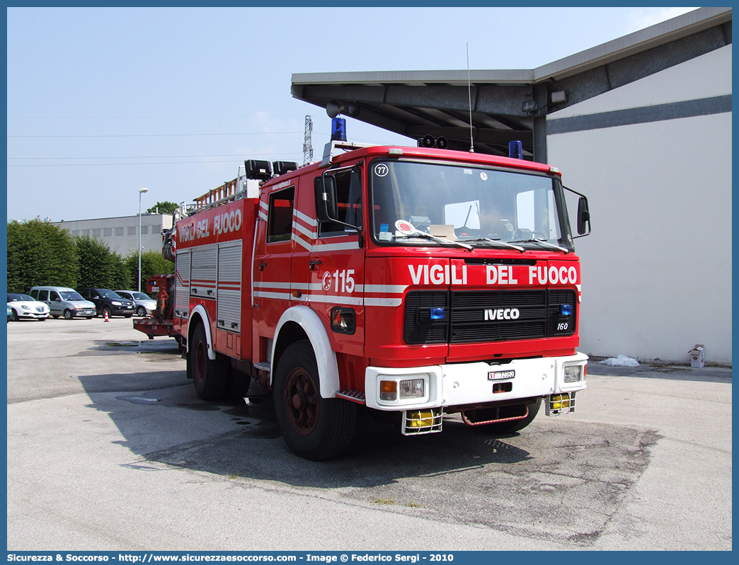 VF 12353
Corpo Nazionale Vigili del Fuoco
Iveco/OM 160
Allestitore Baribbi S.p.A.
Parole chiave: VVF;V.V.F.;Corpo;Nazionale;Vigili;del;Fuoco;AutoPompaSerbatoio;APS;A.P.S.;Iveco;OM;160;Baribbi