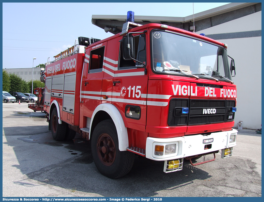 VF 12353
Corpo Nazionale Vigili del Fuoco
Iveco/OM 160
Allestitore Baribbi S.p.A.
Parole chiave: VVF;V.V.F.;Corpo;Nazionale;Vigili;del;Fuoco;AutoPompaSerbatoio;APS;A.P.S.;Iveco;OM;160;Baribbi