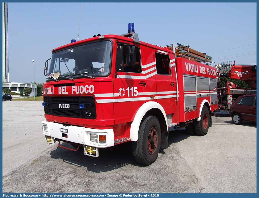 VF 12353
Corpo Nazionale Vigili del Fuoco
Iveco/OM 160
Allestitore Baribbi S.p.A.
Parole chiave: VVF;V.V.F.;Corpo;Nazionale;Vigili;del;Fuoco;AutoPompaSerbatoio;APS;A.P.S.;Iveco;OM;160;Baribbi