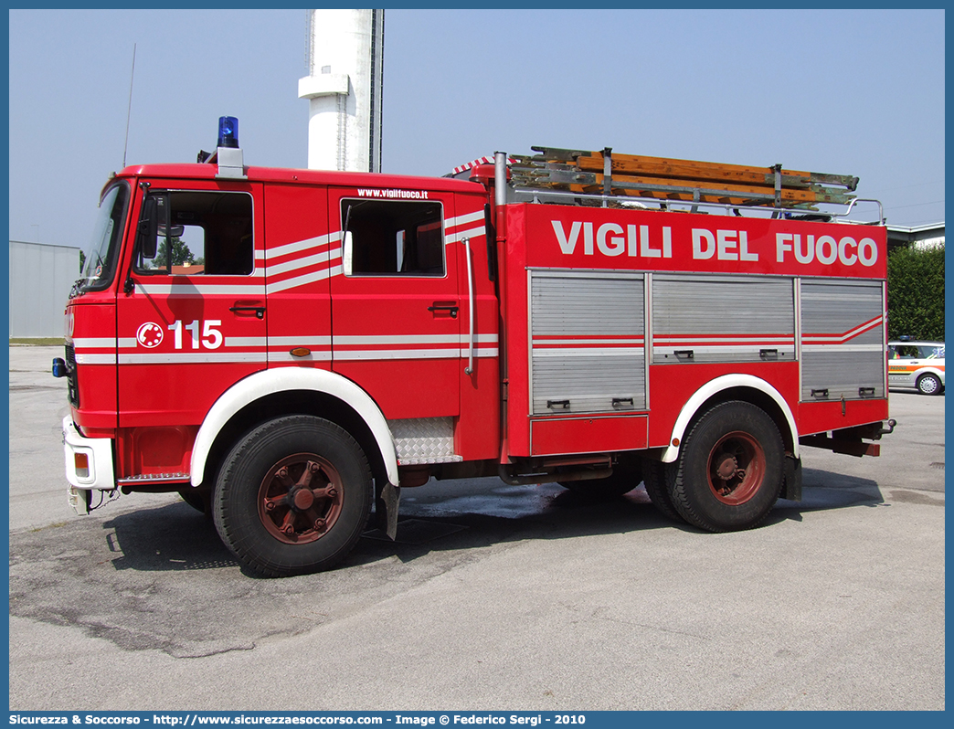 VF 12353
Corpo Nazionale Vigili del Fuoco
Iveco/OM 160
Allestitore Baribbi S.p.A.
Parole chiave: VVF;V.V.F.;Corpo;Nazionale;Vigili;del;Fuoco;AutoPompaSerbatoio;APS;A.P.S.;Iveco;OM;160;Baribbi