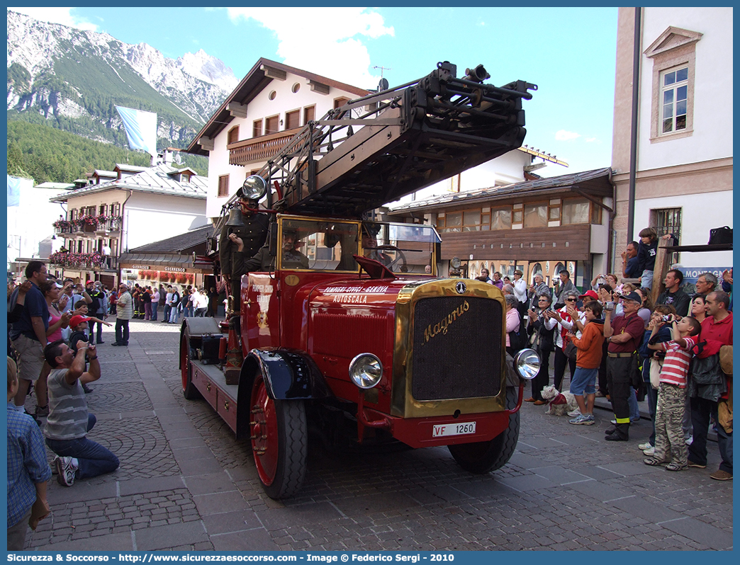 VF 1260
Corpo Nazionale Vigili del Fuoco
Magirus Drehleiter
Allestitore Società Anonima Bergomi
Parole chiave: VVF;V.V.F.;Corpo;Nazionale;Vigili;del;Fuoco;AutoScala;AS;Magirus;Drehleiter;Bergomi