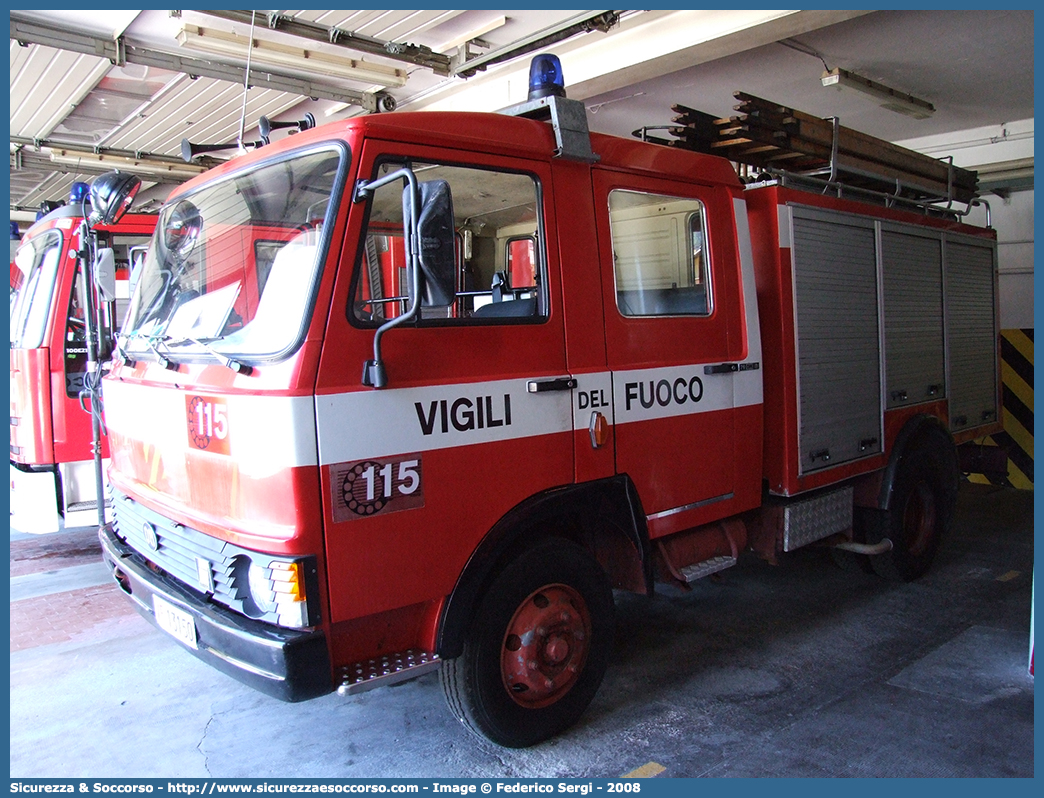 VF 13150
Corpo Nazionale Vigili del Fuoco
Fiat Iveco OM 79-13
Allestitore Baribbi S.p.A.
Parole chiave: VVF;V.V.F.;Corpo;Nazionale;Vigili;del;Fuoco;AutoPompaSerbatoio;APS;AutoPompa;Fiat;Iveco;OM;79-13;79;13;79.13;Baribbi