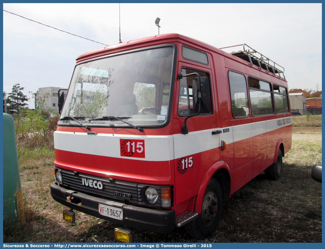 VF 13657
Corpo Nazionale Vigili del Fuoco
Iveco 55-10
Parole chiave: VVF;V.V.F.;Corpo;Nazionale;Vigili;del;Fuoco;Fiat;Iveco;55-10;55;10