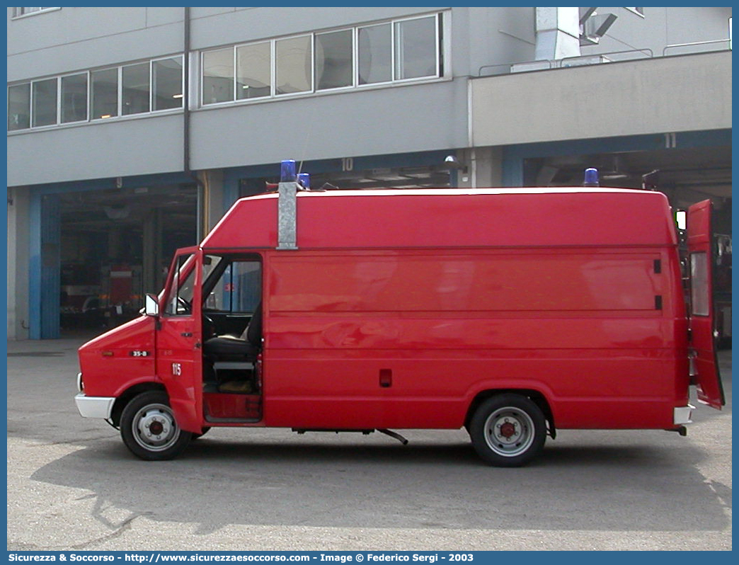 VF 14183
Corpo Nazionale Vigili del Fuoco
Iveco Daily 35-8 I serie
Parole chiave: VF;V.F.;VVF;V.V.F.;Corpo;Nazionale;Vigili del Fuoco;Iveco;Daily;35-8