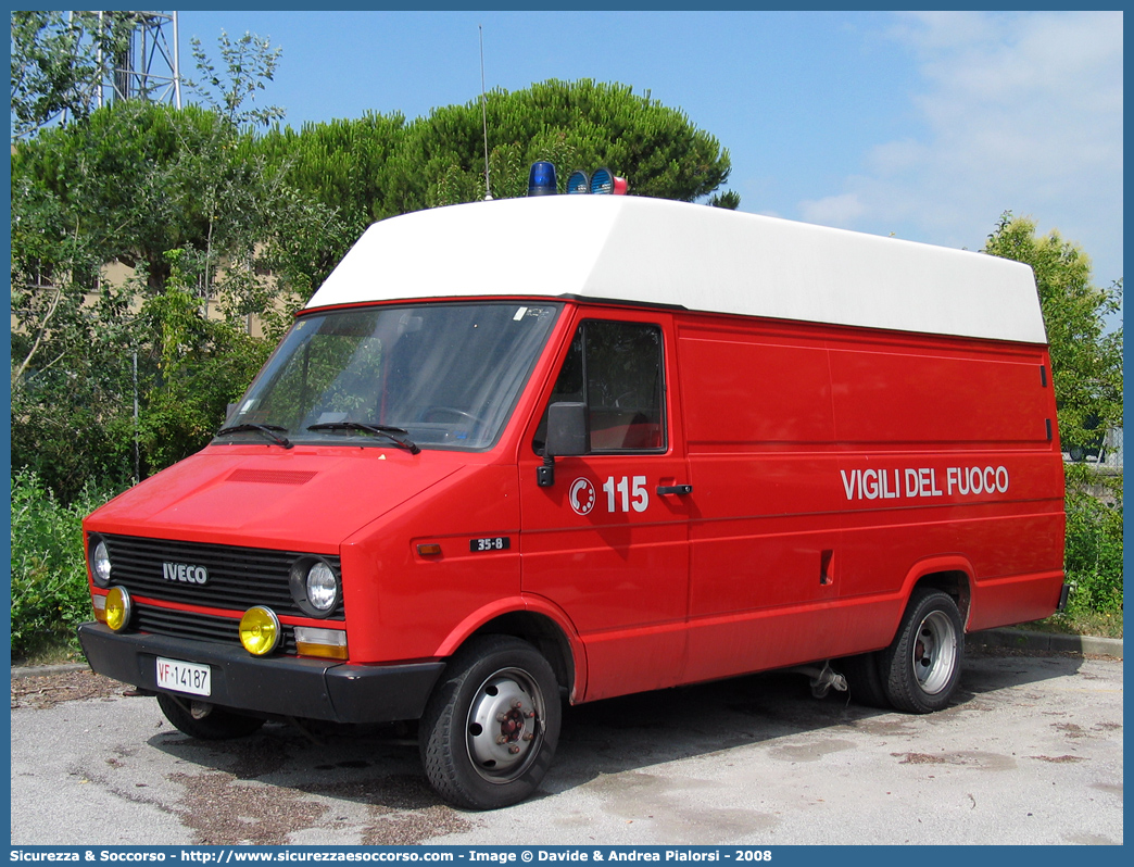 VF 14187
Corpo Nazionale Vigili del Fuoco
Iveco Daily 35-8 I serie
Parole chiave: VF;V.F.;VVF;V.V.F.;Corpo;Nazionale;Vigili del Fuoco;Iveco;Daily;35-8