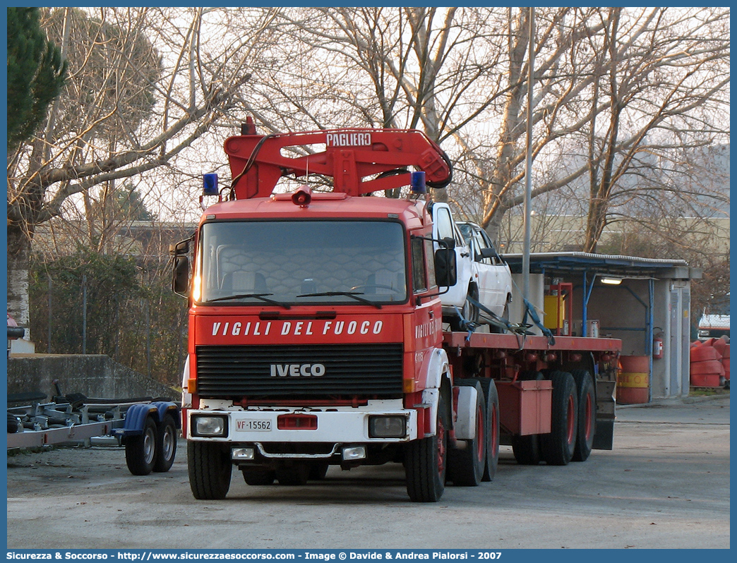 VF 15562
Corpo Nazionale Vigili del Fuoco
Iveco 330-35

Parole chiave: VF;V.F.;VVF;V.V.F.;Corpo;Nazionale;Vigili;del;Fuoco;Iveco;330-35;330;35