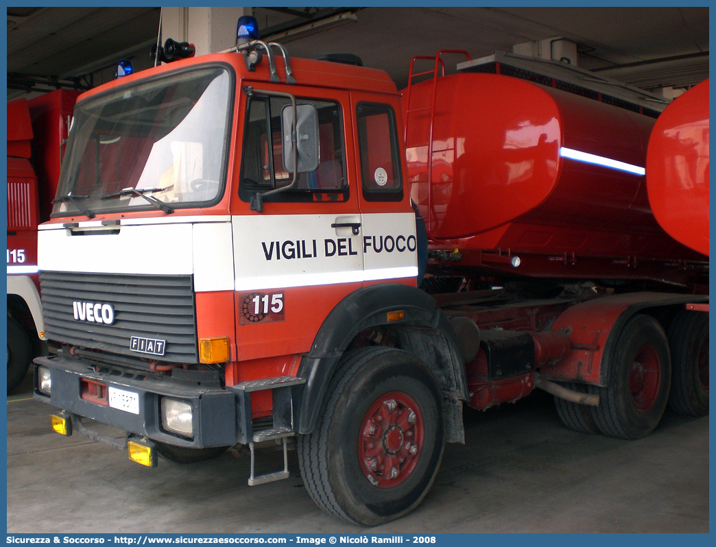 VF 15871
Corpo Nazionale Vigili del Fuoco
Iveco 330-35

Parole chiave: VF;V.F.;VVF;V.V.F.;Corpo;Nazionale;Vigili;del;Fuoco;Iveco;330-35;330;35