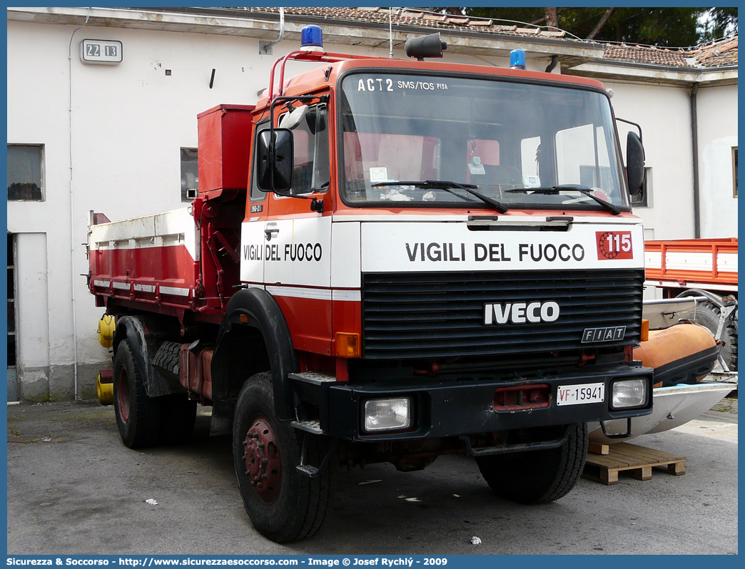 VF 15941
Corpo Nazionale Vigili del Fuoco
Iveco 190-26
Parole chiave: VF;V.F.;VVF;V.V.F.;Corpo;Nazionale;Vigili del Fuoco;Iveco;190-26