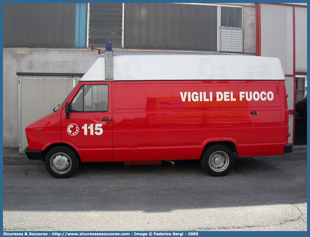 VF 16061
Corpo Nazionale Vigili del Fuoco
Iveco Daily 35-8 I serie
Parole chiave: VF;V.F.;VVF;V.V.F.;Corpo;Nazionale;Vigili del Fuoco;Iveco;Daily;35-8