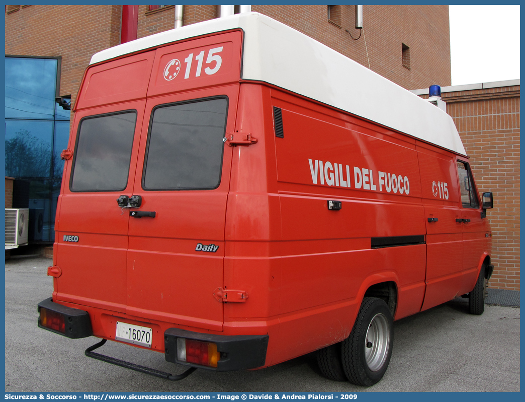 VF 16070
Corpo Nazionale Vigili del Fuoco
Iveco Daily 35-8 I serie
Parole chiave: VF;V.F.;VVF;V.V.F.;Corpo;Nazionale;Vigili del Fuoco;Iveco;Daily;35-8