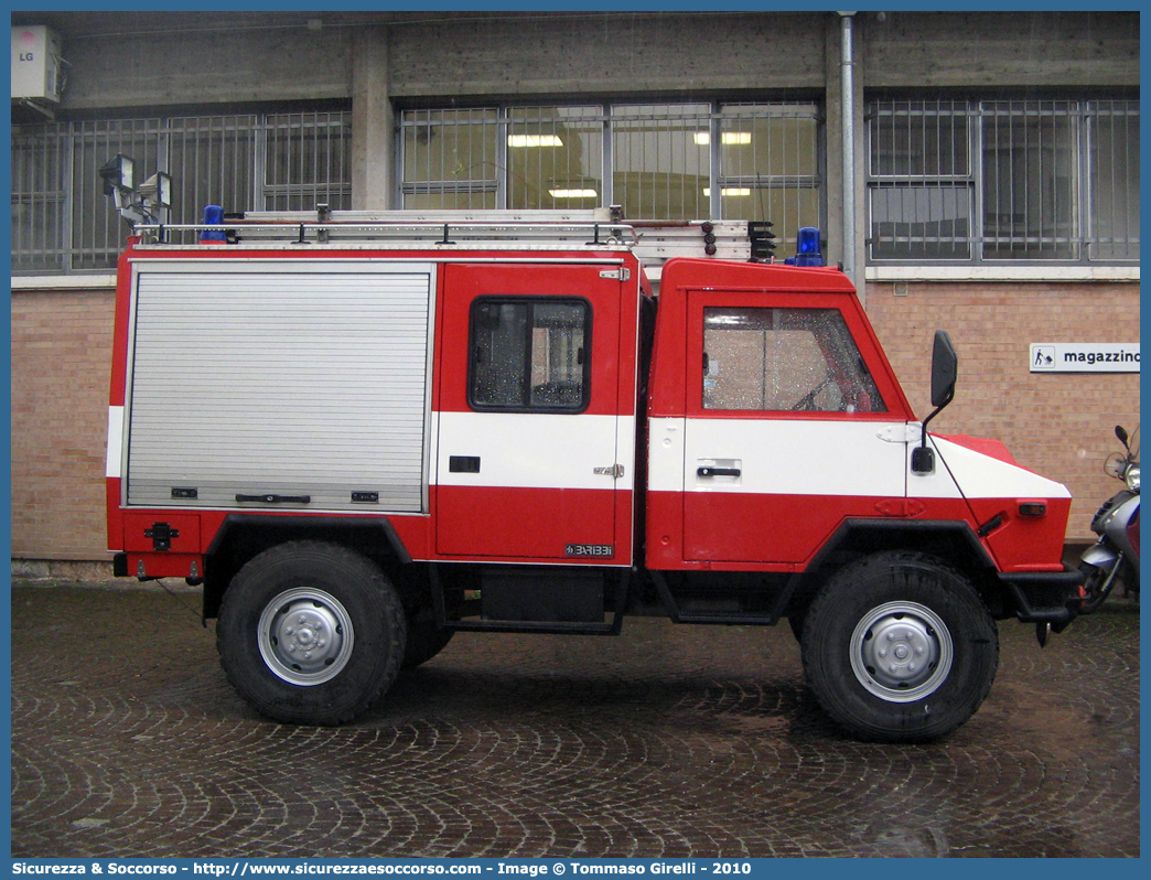 VF 16196
Corpo Nazionale Vigili del Fuoco
Iveco 40-10WM
Allestitore Baribbi S.p.A.
Parole chiave: VF;V.F.;VVF;V.V.F.;Corpo;Nazionale;Vigili;del;Fuoco;Polisoccorso;Iveco;40-10WM;40;10;WM;VM90;VM 90;Baribbi