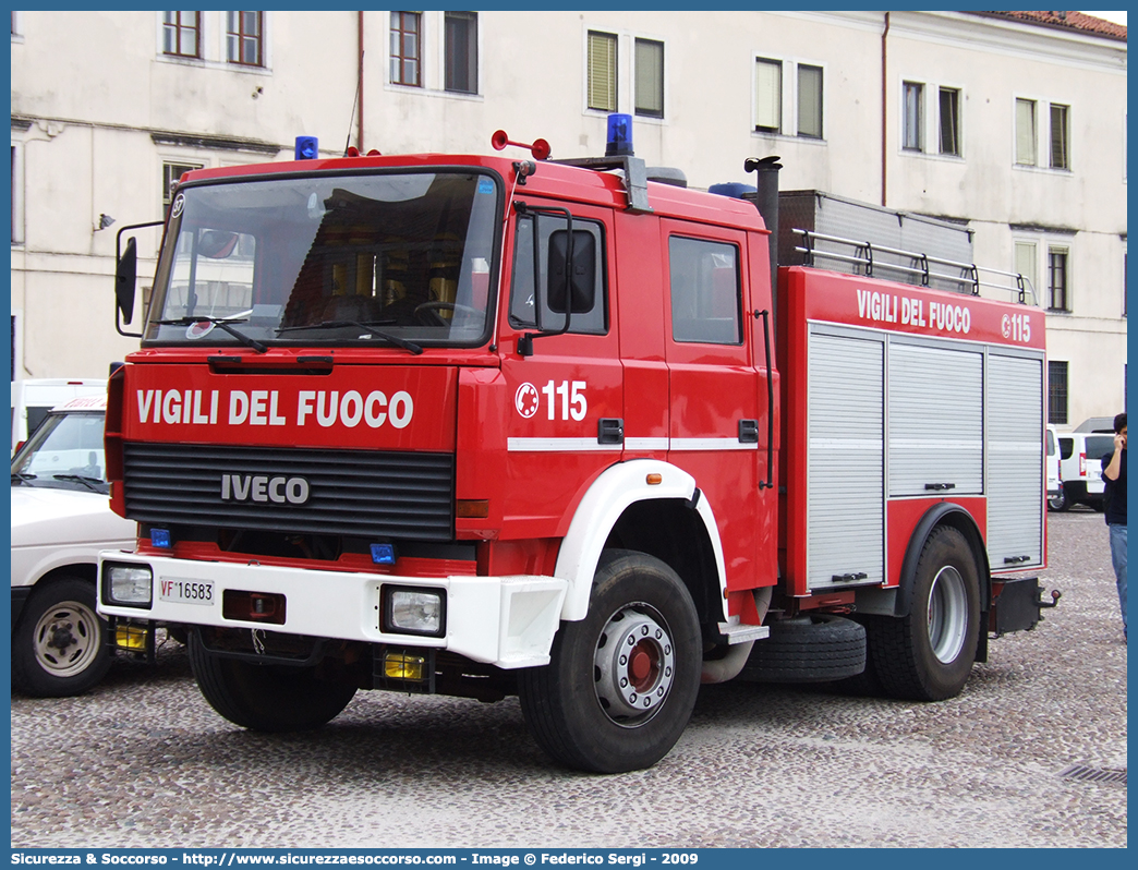 VF 16583
Corpo Nazionale Vigili del Fuoco
Iveco 190-26
Allestitore Baribbi S.p.A.
(variante)
Parole chiave: VVF;V.V.F.;Corpo;Nazionale;Vigili;del;Fuoco;AutoPompaSerbatoio;APS;A.P.S.;Iveco;190;26;190-26;Baribbi