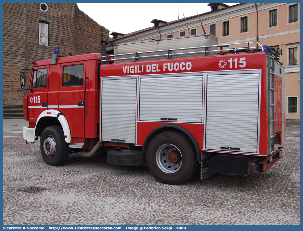 VF 16583
Corpo Nazionale Vigili del Fuoco
Iveco 190-26
Allestitore Baribbi S.p.A.
(variante)
Parole chiave: VVF;V.V.F.;Corpo;Nazionale;Vigili;del;Fuoco;AutoPompaSerbatoio;APS;A.P.S.;Iveco;190;26;190-26;Baribbi