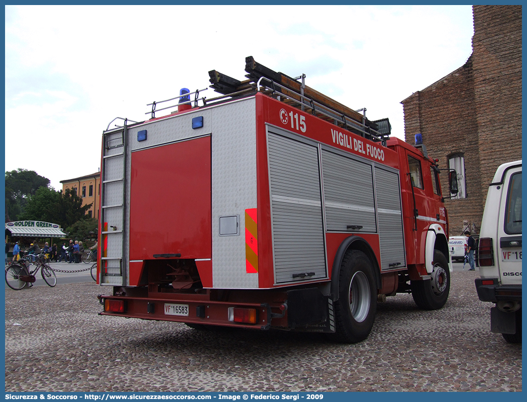 VF 16583
Corpo Nazionale Vigili del Fuoco
Iveco 190-26
Allestitore Baribbi S.p.A.
(variante)
Parole chiave: VVF;V.V.F.;Corpo;Nazionale;Vigili;del;Fuoco;AutoPompaSerbatoio;APS;A.P.S.;Iveco;190;26;190-26;Baribbi