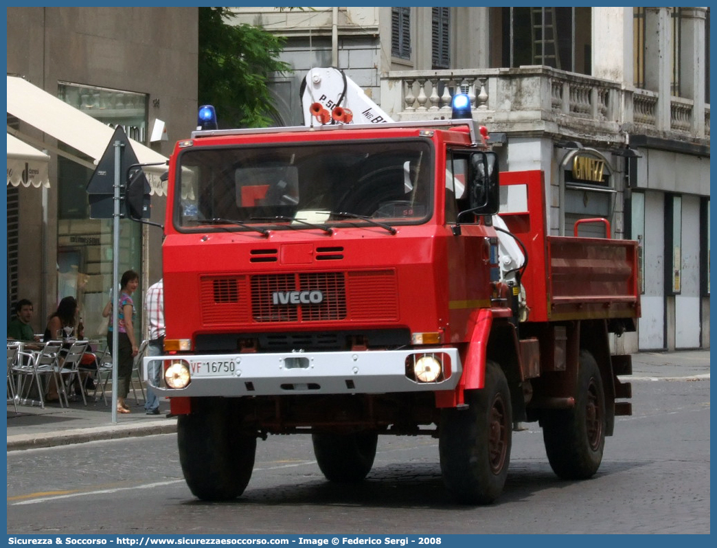 VF 16750
Corpo Nazionale Vigili del Fuoco
Iveco 80-17
Parole chiave: VVF;V.V.F.;Corpo;Nazionale;Vigili;del;Fuoco;Iveco;80-17