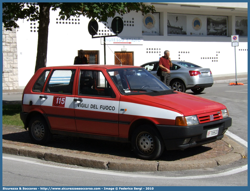 VF 16920
Corpo Nazionale Vigili del Fuoco
Fiat Uno II serie
Parole chiave: VF;VVF;V.F.;V.V.F.;Corpo;Nazionale;Vigili del Fuoco;Vigili;Fuoco;Fiat;Uno