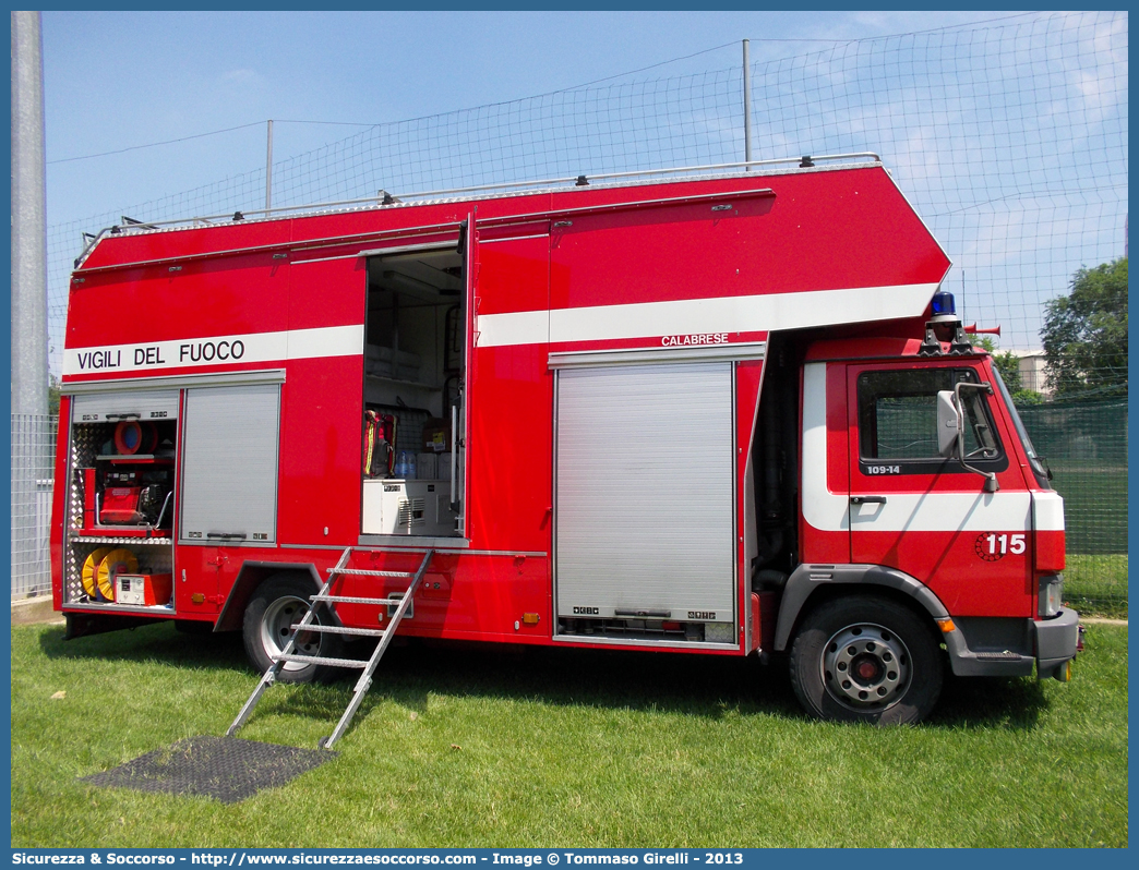 VF 17214
Corpo Nazionale Vigili del Fuoco
Iveco 109-14
Allestitore Calabrese S.p.A.
Parole chiave: VVF;V.V.F.;Corpo;Nazionale;Vigili;del;Fuoco;Polilogistici;Polilogistico;Iveco;109-14;109;14;Calabrese