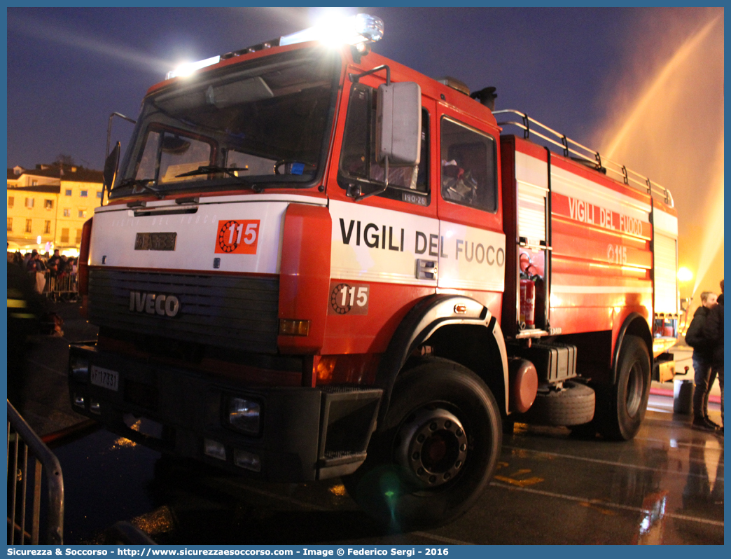 VF 17331
Corpo Nazionale Vigili del Fuoco
Iveco 190-26
(variante)
Allestitore Baribbi S.p.A.
Ricondizionato Maritan S.r.l.
Parole chiave: VVF;V.V.F.;Corpo;Nazionale;Vigili;del;Fuoco;ABP;A.B.P.;AutoBottePompa;AutoBotte;Fiat;Iveco;190-26;190 - 26;Baribbi;Maritan