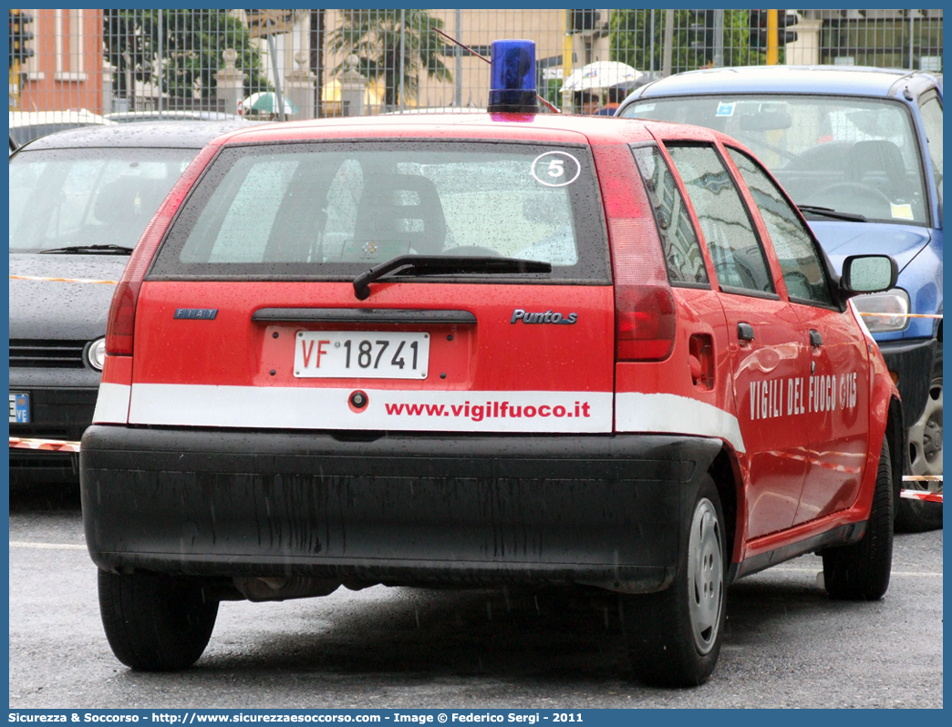 VF 18741
Corpo Nazionale Vigili del Fuoco
Fiat Punto I serie
Parole chiave: VF;VVF;V.F.;V.V.F.;Corpo;Nazionale;Vigili del Fuoco;Vigili;Fuoco;Fiat;Punto