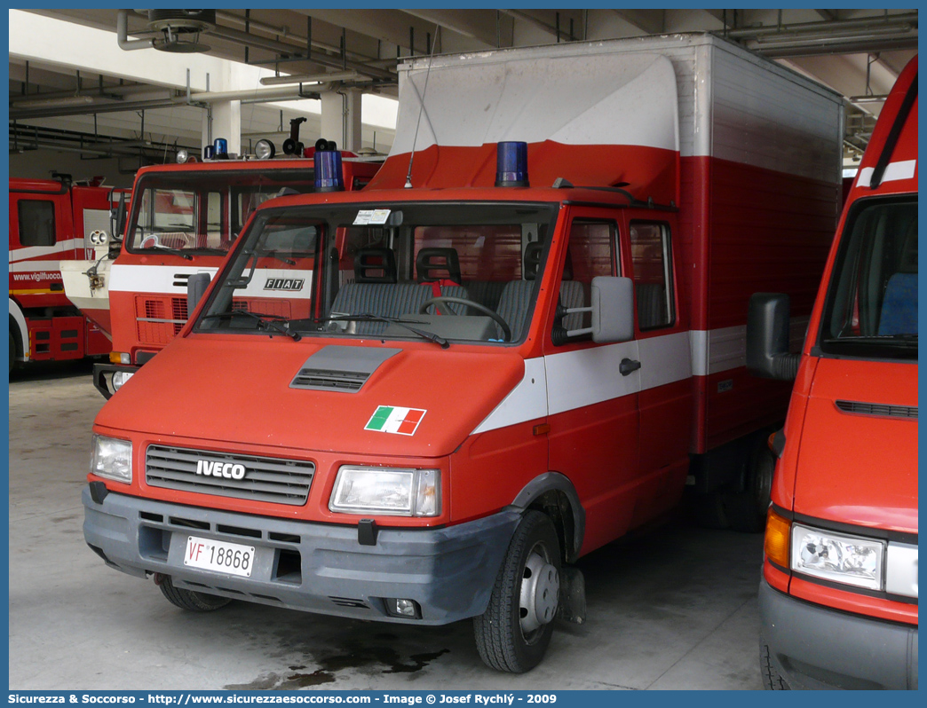 VF 18868
Corpo Nazionale Vigili del Fuoco
Iveco Daily 35-10 II serie
Parole chiave: VVF;V.V.F.;Corpo;Nazionale;Vigili;del;Fuoco;Iveco;35-10;35;10