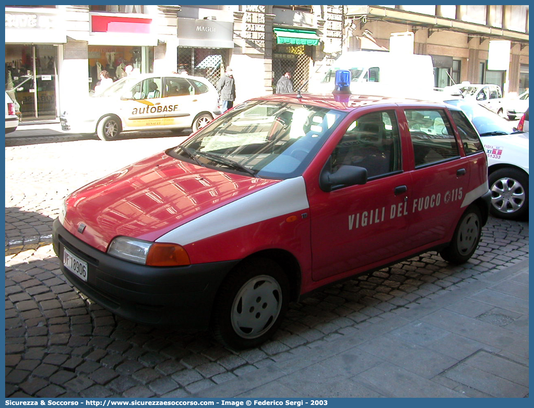 VF 18906
Corpo Nazionale Vigili del Fuoco
Fiat Punto I serie
Parole chiave: VF;VVF;V.F.;V.V.F.;Corpo;Nazionale;Vigili del Fuoco;Vigili;Fuoco;Fiat;Punto