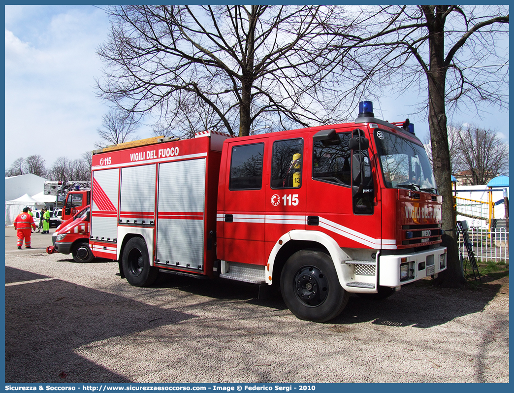 VF 18936
Corpo Nazionale Vigili del Fuoco
Iveco Magirus EuroFire 150E27 I serie
Ricondizionato Fortini S.r.l.
(variante)
Parole chiave: VVF;V.V.F.;Corpo;Nazionale;Vigili;del;Fuoco;AutoPompaSerbatoio;APS;A.P.S.;Iveco;Magirus;EuroFire;150E27