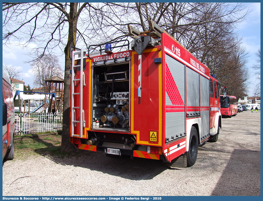 VF 18936
Corpo Nazionale Vigili del Fuoco
Iveco Magirus EuroFire 150E27 I serie
Ricondizionato Fortini S.r.l.
(variante)
Parole chiave: VVF;V.V.F.;Corpo;Nazionale;Vigili;del;Fuoco;AutoPompaSerbatoio;APS;A.P.S.;Iveco;Magirus;EuroFire;150E27