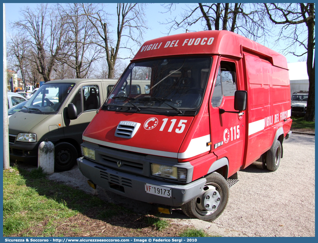 VF 19173
Corpo Nazionale Vigili del Fuoco
Renault B110
Parole chiave: VF;V.F.;VVF;V.V.F.;Corpo;Nazionale;Vigili del Fuoco;Vigili;Fuoco;Autocarro;Autofurgone;Renault;B110