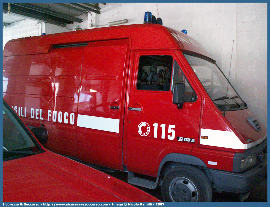 VF 19185
Corpo Nazionale Vigili del Fuoco
Renault B110
Parole chiave: VF;V.F.;VVF;V.V.F.;Corpo;Nazionale;Vigili del Fuoco;Vigili;Fuoco;Autocarro;Autofurgone;Renault;B110