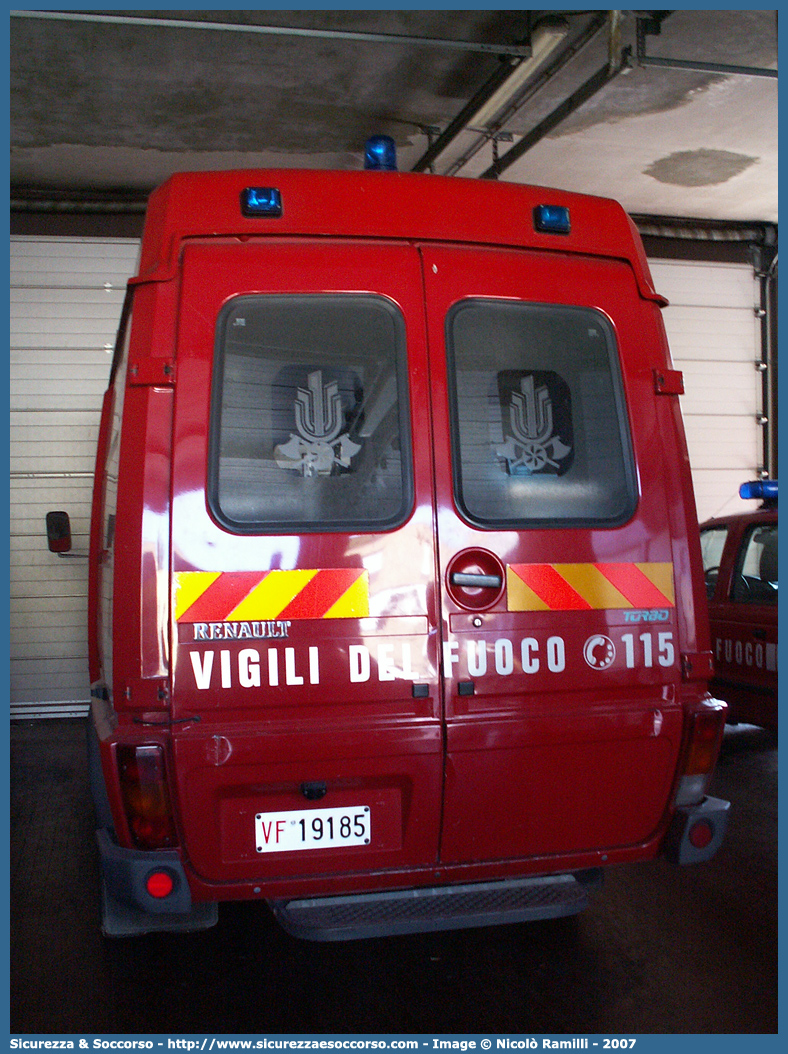 VF 19185
Corpo Nazionale Vigili del Fuoco
Renault B110
Parole chiave: VF;V.F.;VVF;V.V.F.;Corpo;Nazionale;Vigili del Fuoco;Vigili;Fuoco;Autocarro;Autofurgone;Renault;B110