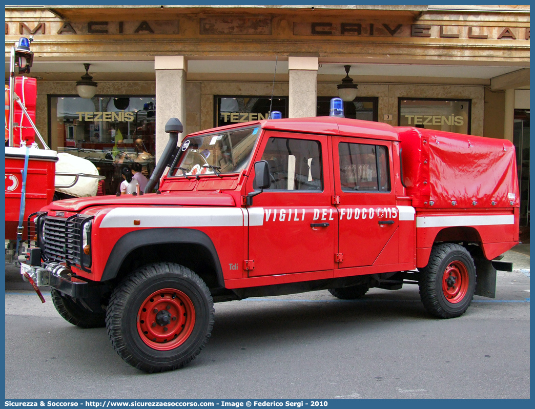 VF 19252
Corpo Nazionale Vigili del Fuoco
Land Rover Defender 130
(variante)
Parole chiave: VF;VVF;V.F.;V.V.F.;Corpo;Nazionale;Vigili del Fuoco;Vigili;Fuoco;Land Rover;Defender;130