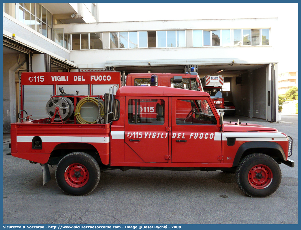 VF 19277
Corpo Nazionale Vigili del Fuoco
Land Rover Defender 130
Parole chiave: VF;VVF;V.F.;V.V.F.;Corpo;Nazionale;Vigili del Fuoco;Vigili;Fuoco;Land Rover;Defender;130