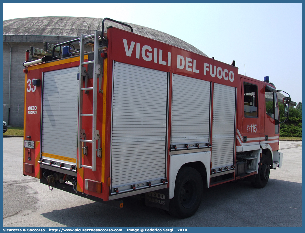 VF 19844
Corpo Nazionale Vigili del Fuoco
Iveco Magirus CityEuroFire
100E21 I serie
(variante)
Parole chiave: VVF;V.V.F.;Corpo;Nazionale;Vigili;del;Fuoco;AutoPompaSerbatoio;APS;A.P.S.;Iveco;Magirus;EuroFire;100E21