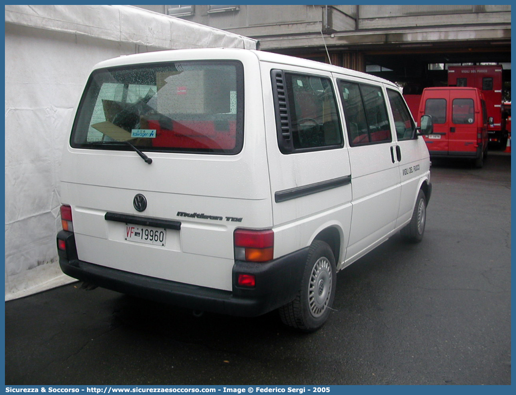 VF 19960
Corpo Nazionale Vigili del Fuoco
Volkswagen Transporter T4 restyling
Parole chiave: VF;V.F.;VVF;V.V.F.;Corpo;Nazionale;Vigili del Fuoco;Vigili;Fuoco;Autocarro;Autofurgone;Volkswagen;Transporter;T4