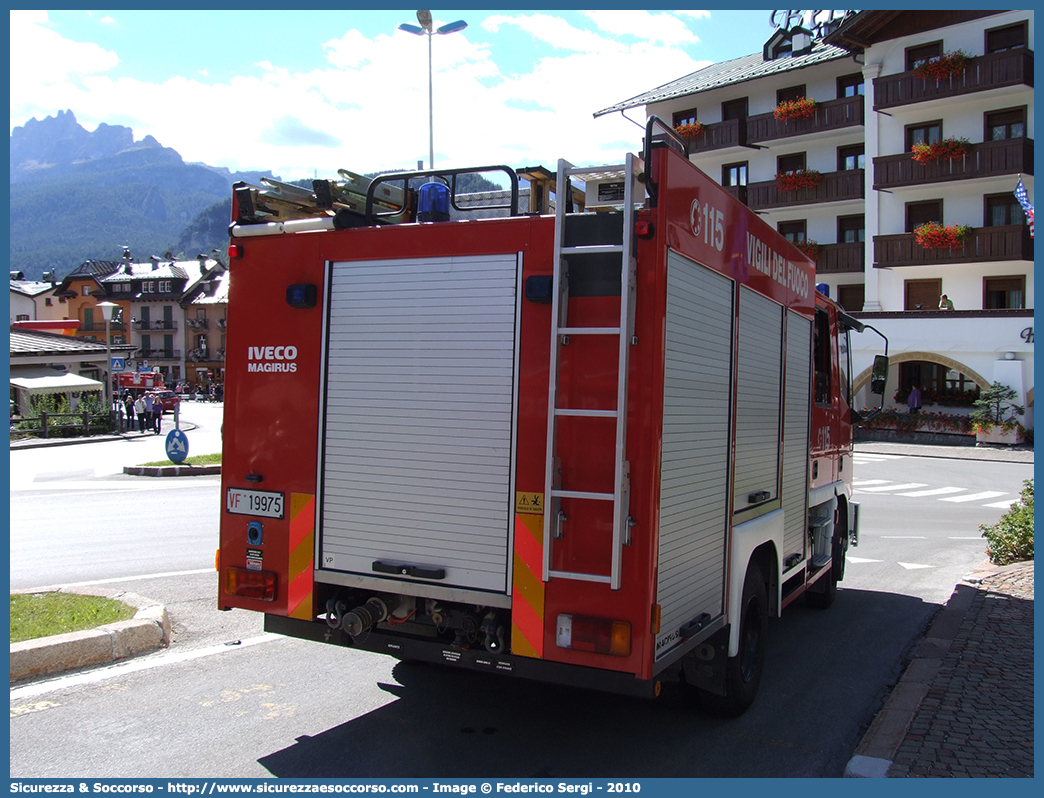 VF 19975
Corpo Nazionale Vigili del Fuoco
Iveco Magirus CityEuroFire
100E21 I serie
Parole chiave: VVF;V.V.F.;Corpo;Nazionale;Vigili;del;Fuoco;AutoPompaSerbatoio;APS;A.P.S.;Iveco;Magirus;EuroFire;100E21