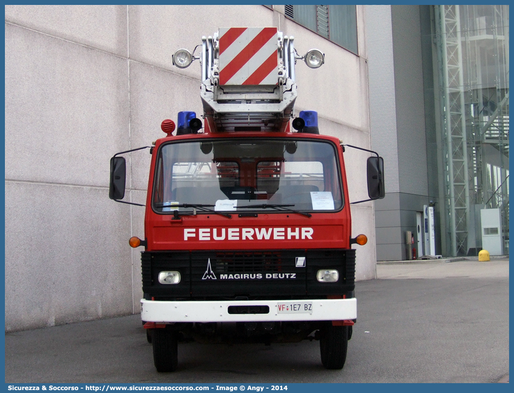 VF 1E7 BZ
Vigili del Fuoco Volontari San Candido
Freiwillige Feuerwehr Innichen
Iveco 160M11
Allestitore Magirus Deutz
Parole chiave: VF;VFV;V.F.;V.F.V.;Vigili;Fuoco;Volontari;Freiwillige;Feuerwehr;San Candido;Innichen;Iveco;160M11;Magirus;Deutz