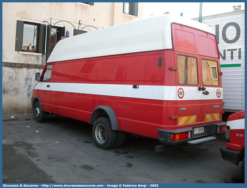 VF 20096
Corpo Nazionale Vigili del Fuoco
Iveco Daily 35-10 II serie
Parole chiave: VVF;V.V.F.;Corpo;Nazionale;Vigili;del;Fuoco;Iveco;35-10;35;10