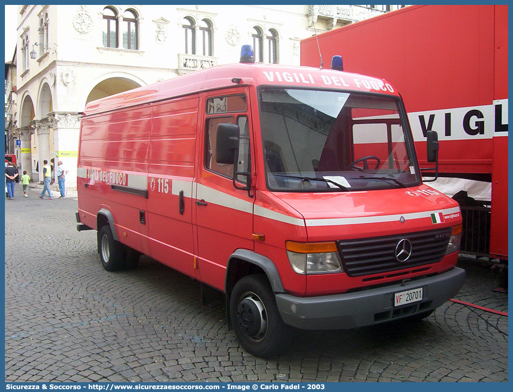 VF 20701
Corpo Nazionale Vigili del Fuoco
Mercedes Benz Vario 612D
Parole chiave: VF;V.F.;VVF;V.V.F.;Corpo;Nazionale;Vigili del Fuoco;Vigili;Fuoco;Autocarro;Autofurgone;Mercedes Benz;Vario;612D